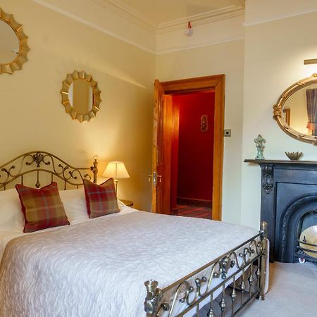 Harrisons Hall Bed & Breakfast Hotel Молд Екстериор снимка