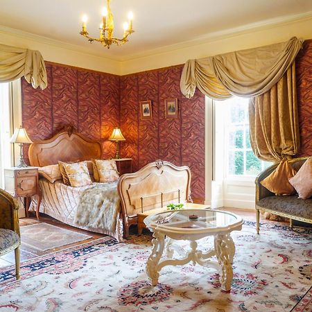 Harrisons Hall Bed & Breakfast Hotel Молд Екстериор снимка