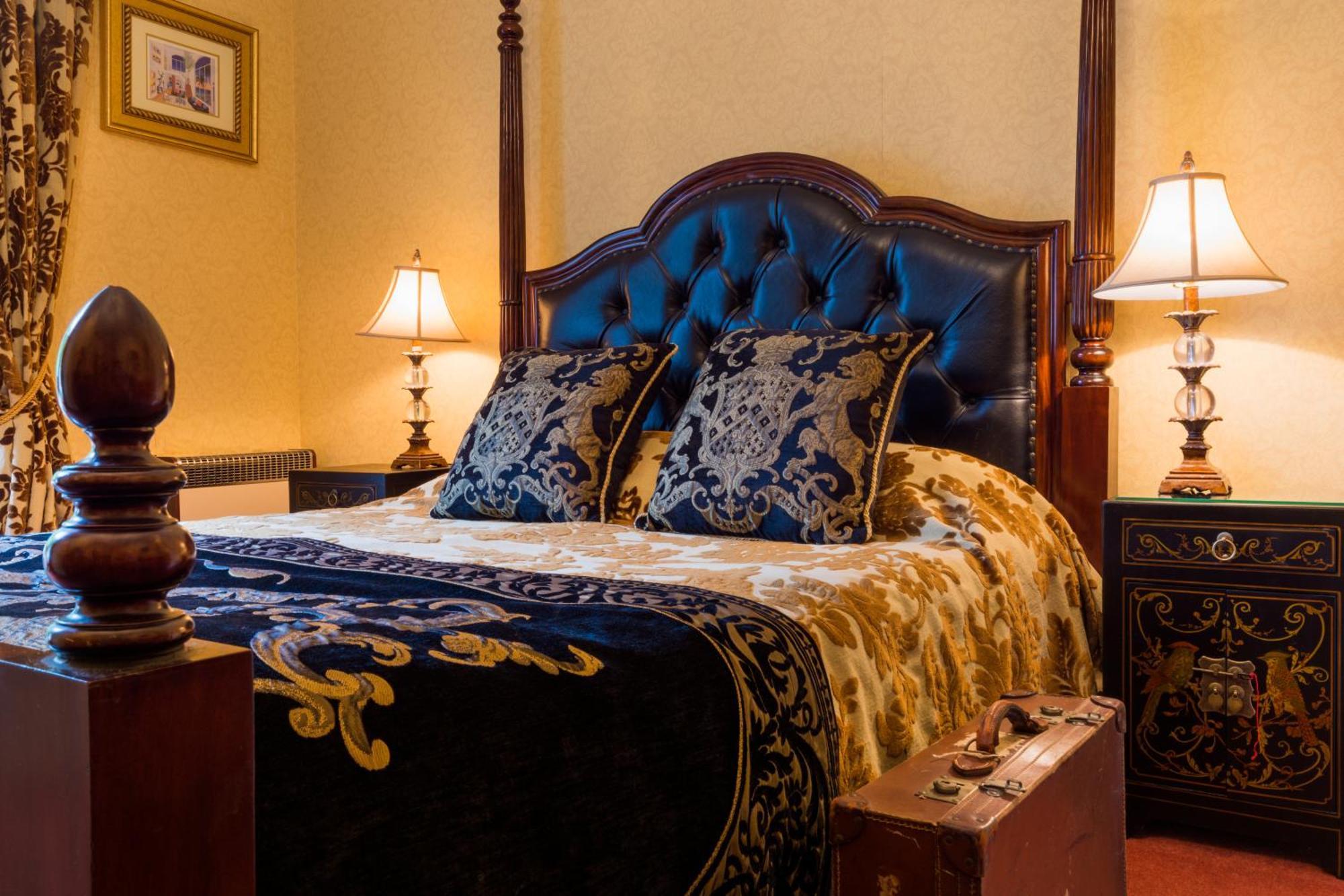 Harrisons Hall Bed & Breakfast Hotel Молд Екстериор снимка