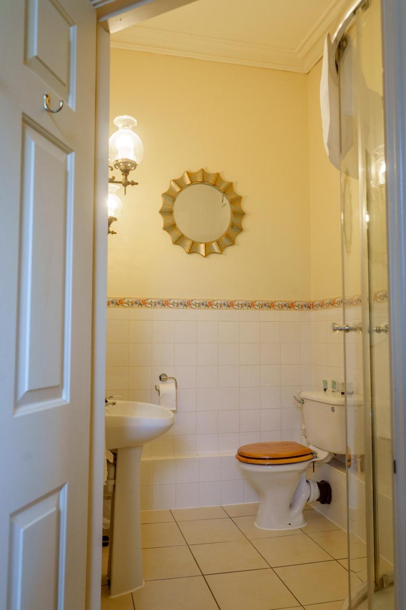 Harrisons Hall Bed & Breakfast Hotel Молд Екстериор снимка