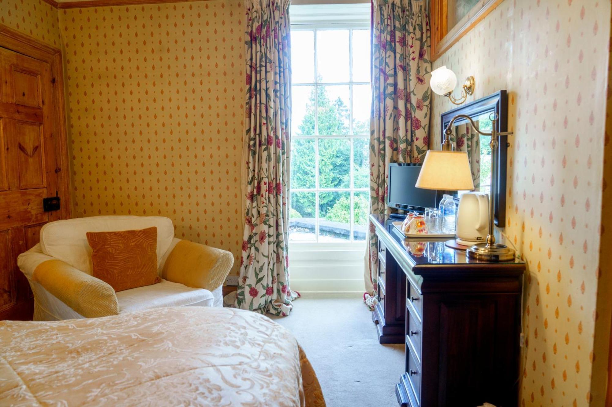 Harrisons Hall Bed & Breakfast Hotel Молд Екстериор снимка