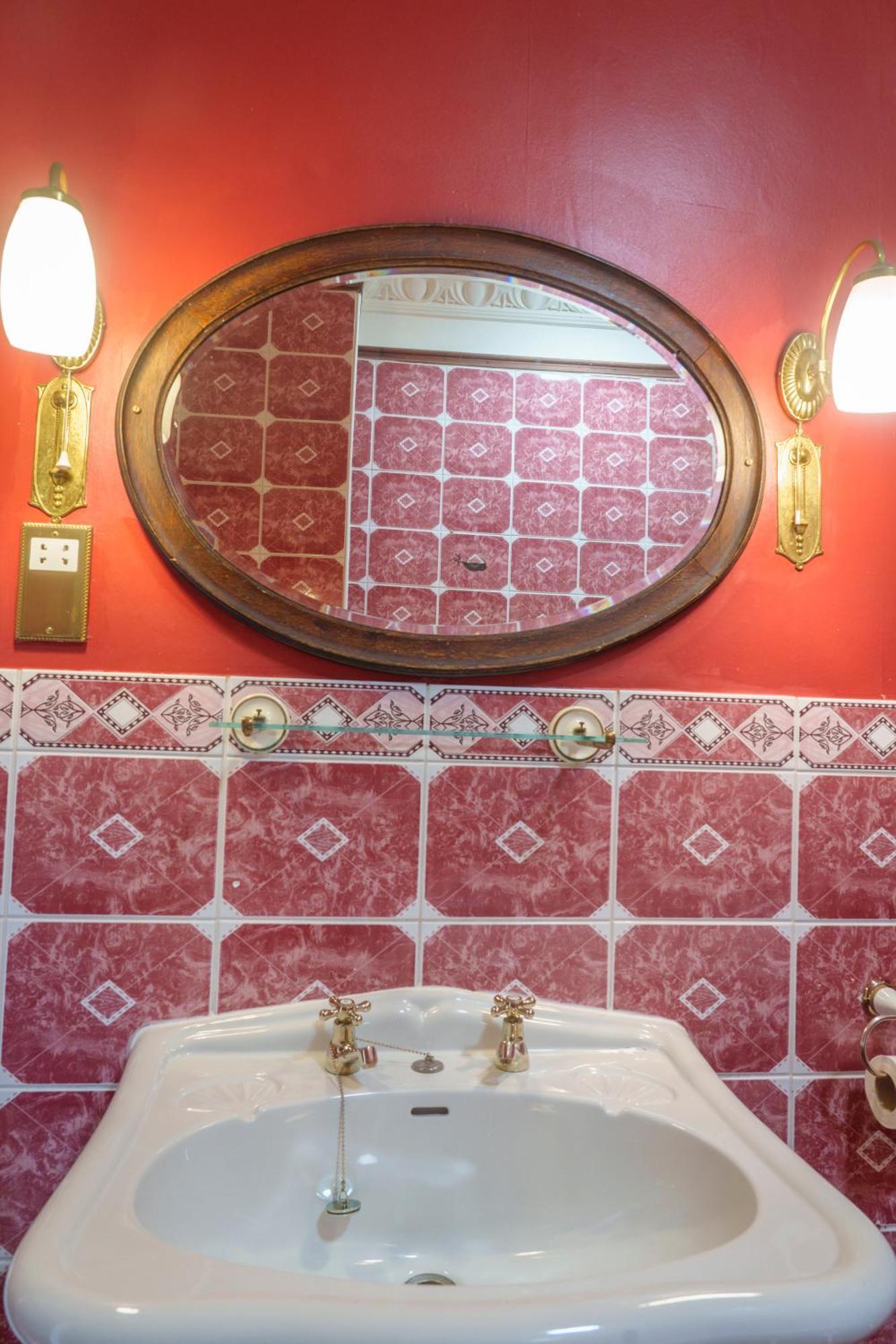 Harrisons Hall Bed & Breakfast Hotel Молд Екстериор снимка