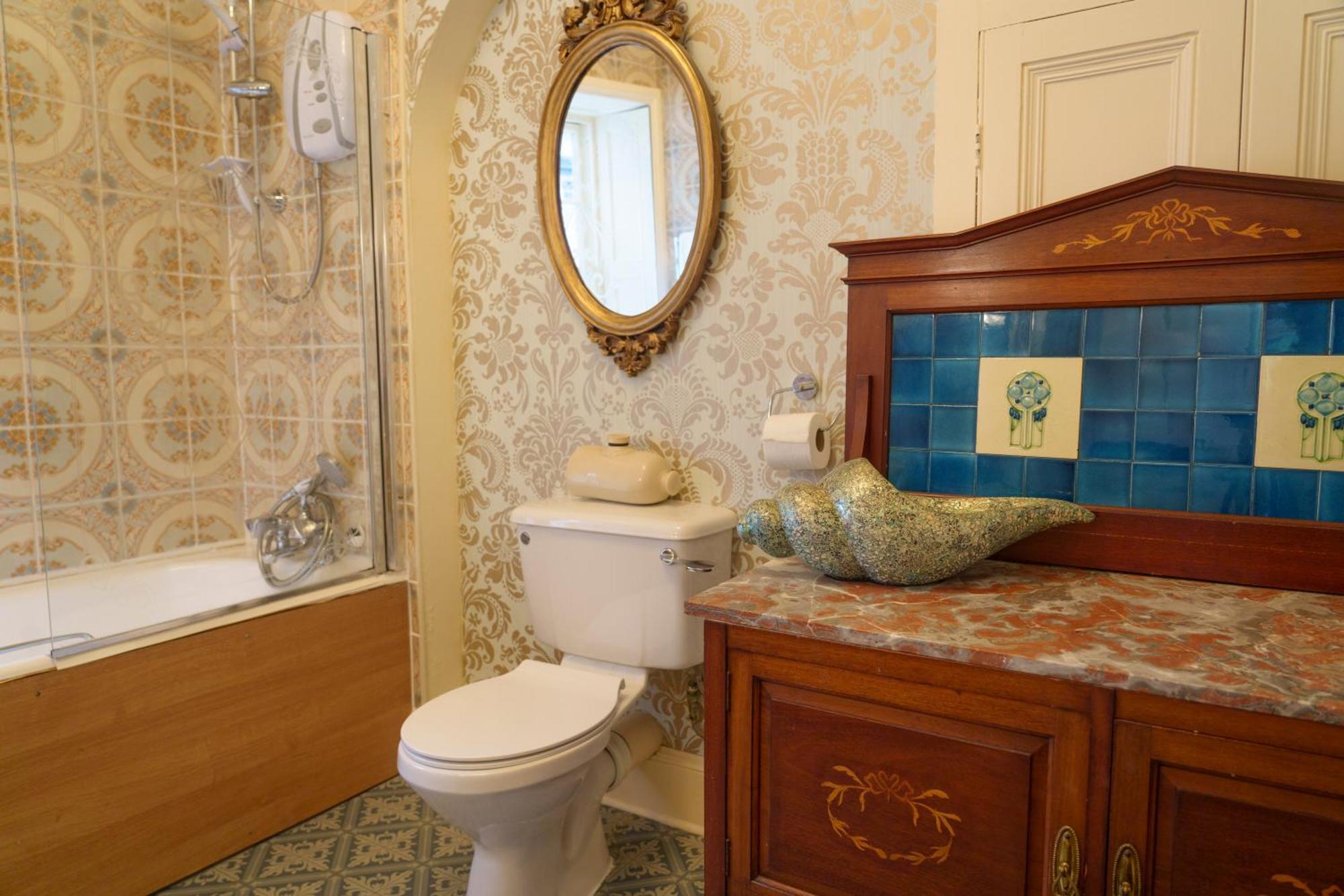 Harrisons Hall Bed & Breakfast Hotel Молд Екстериор снимка