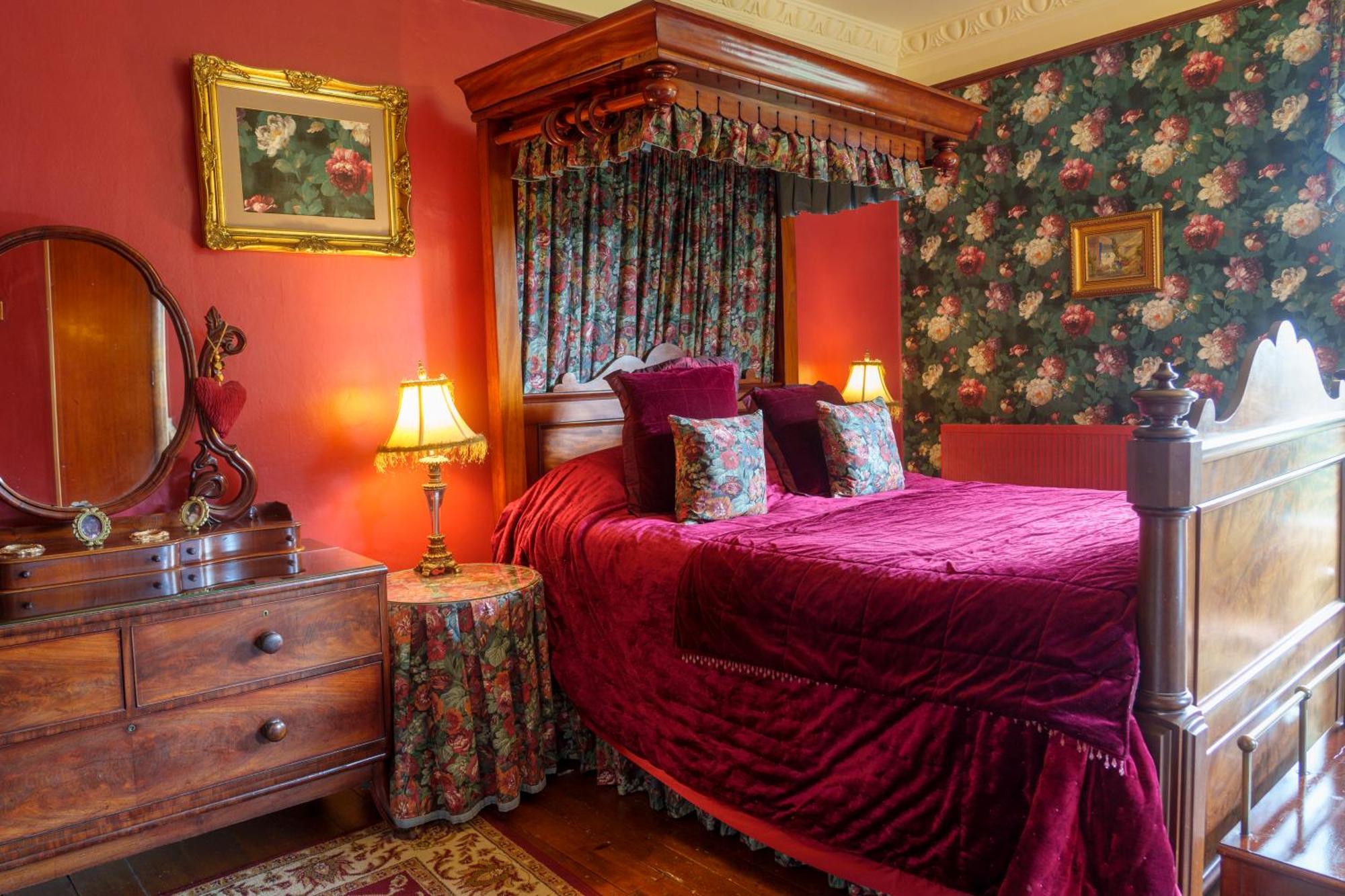 Harrisons Hall Bed & Breakfast Hotel Молд Екстериор снимка