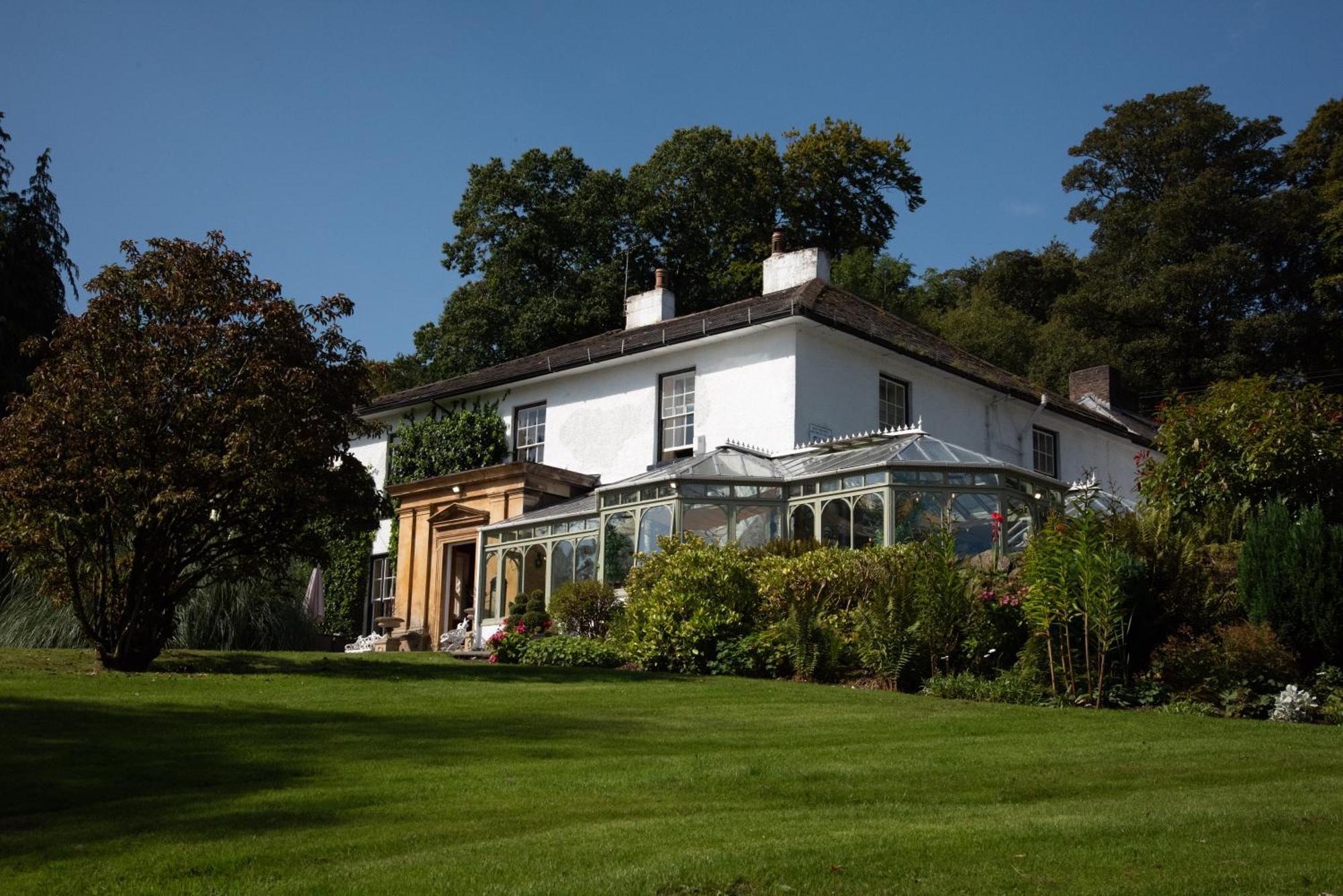 Harrisons Hall Bed & Breakfast Hotel Молд Екстериор снимка
