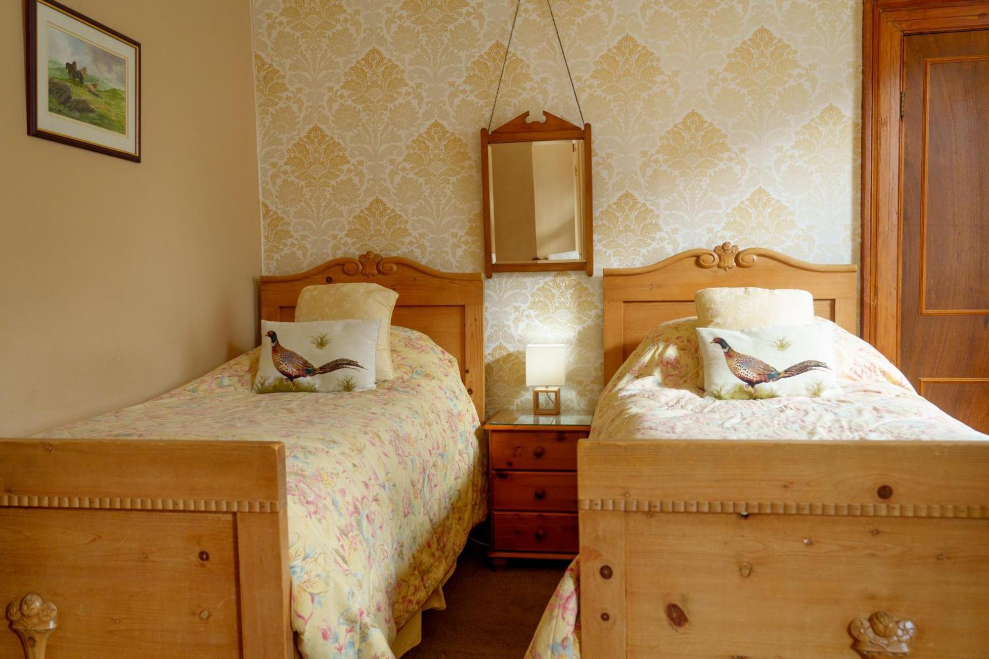 Harrisons Hall Bed & Breakfast Hotel Молд Екстериор снимка