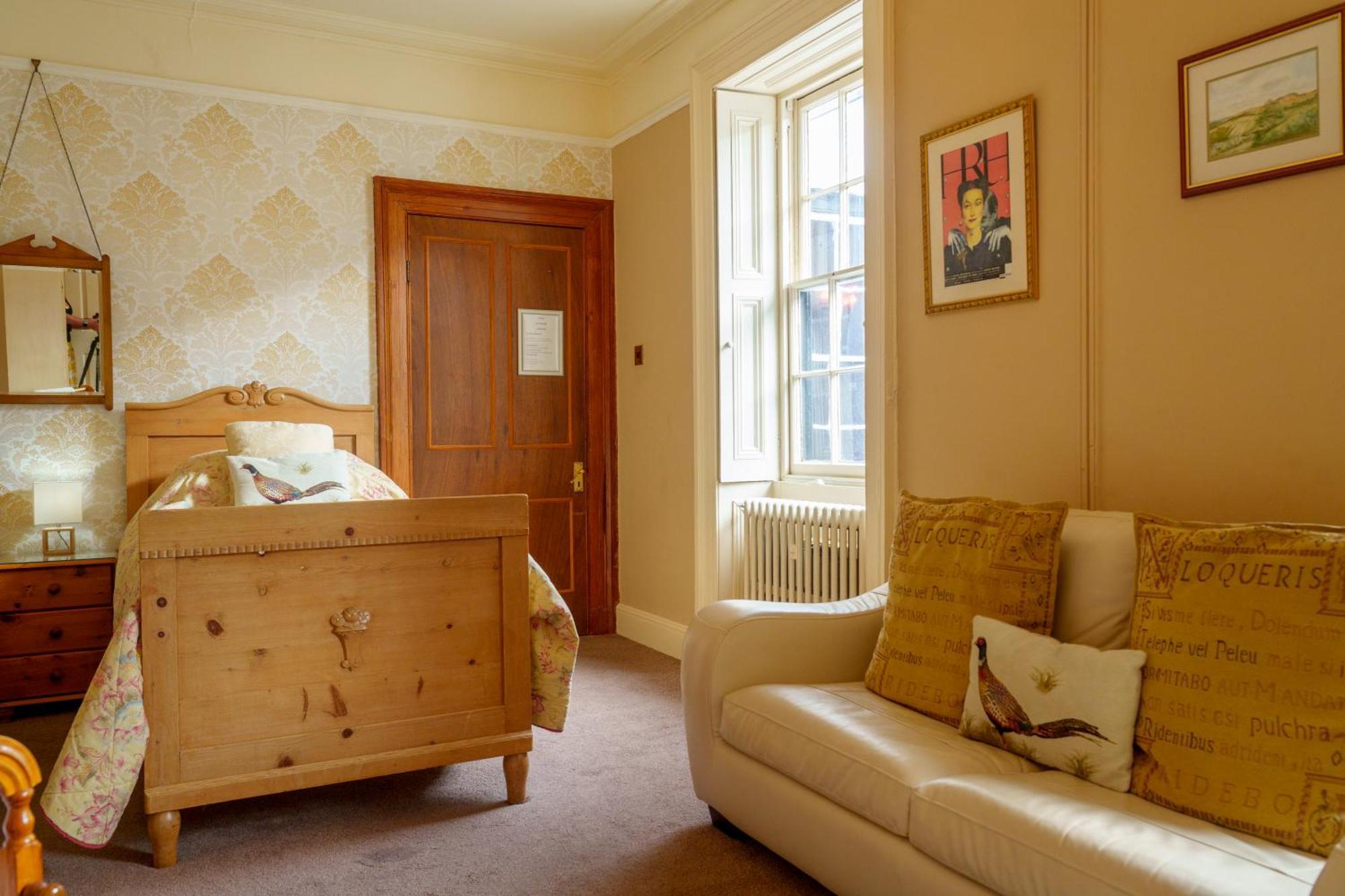 Harrisons Hall Bed & Breakfast Hotel Молд Екстериор снимка